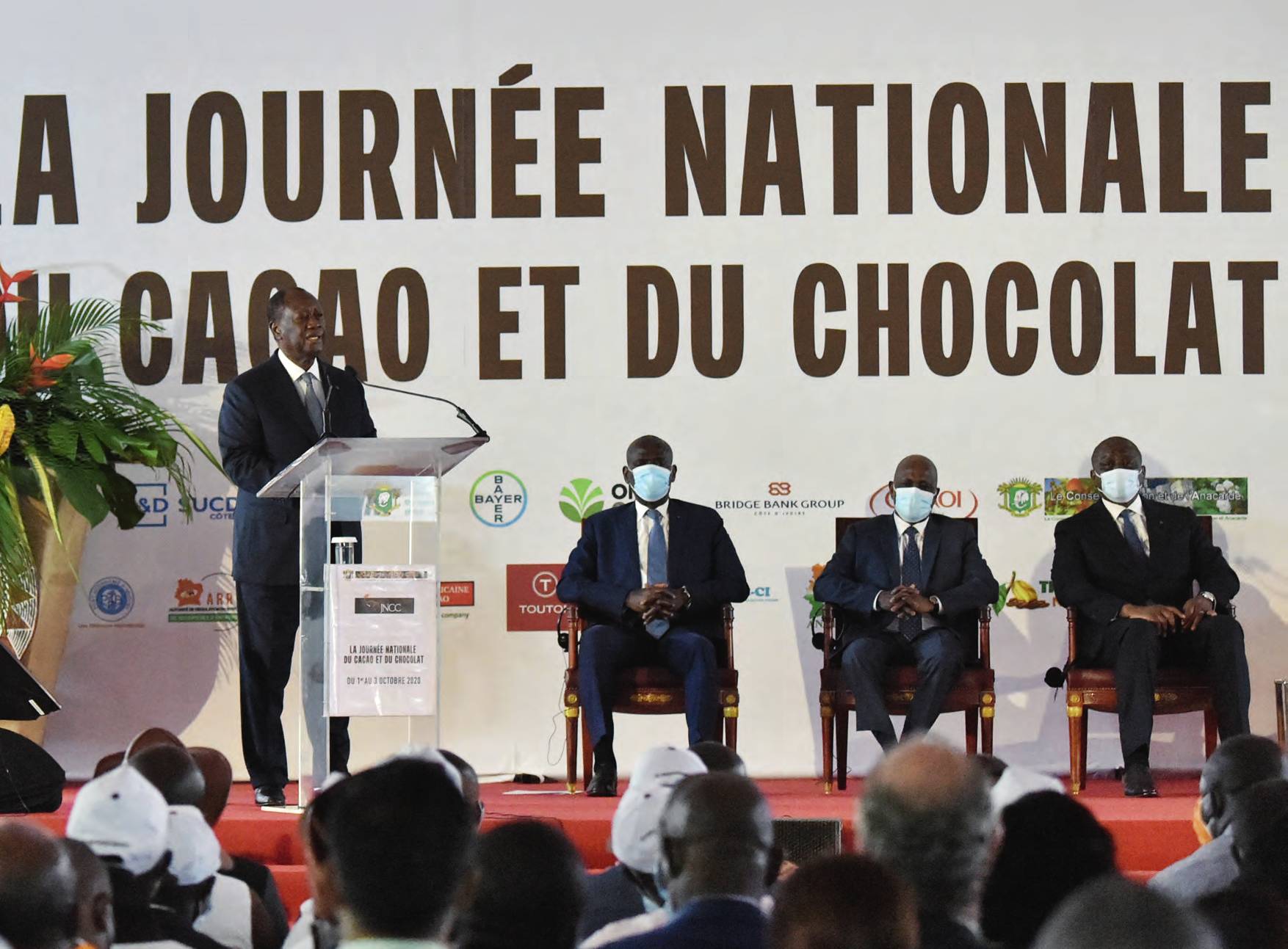 Le président Ouattara, le 1er octobre 2020 à Yamoussoukro, lors de l'annonce des nouveaux prix « bord champ ». SIA KAMBOU/AFP